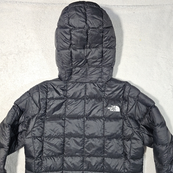 The North Face Women's Black Puffer Coat - Picture 14 of 16